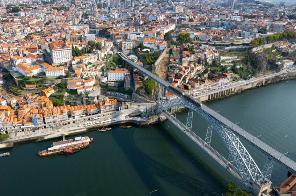 Qual a documentação para entrar em Portugal até maio de 2023?